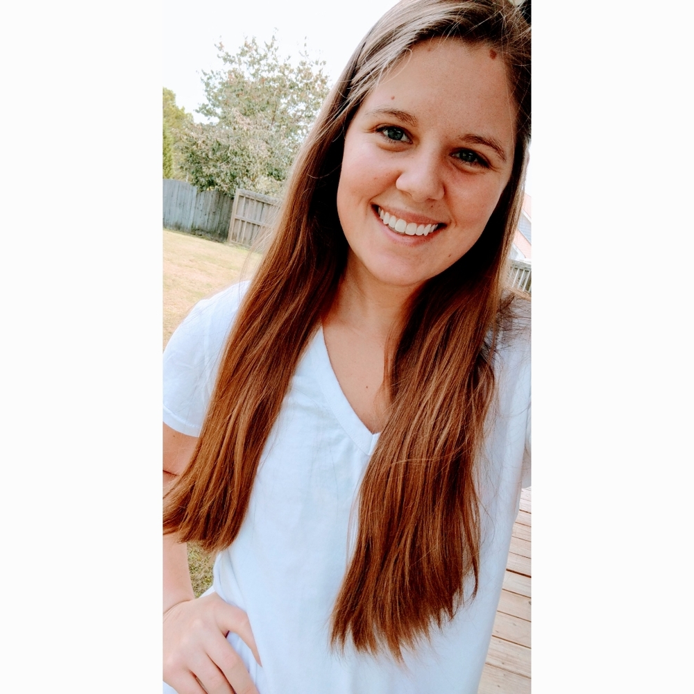 Meet your Posher, Elizabeth Lauren - Picture 1 of 1